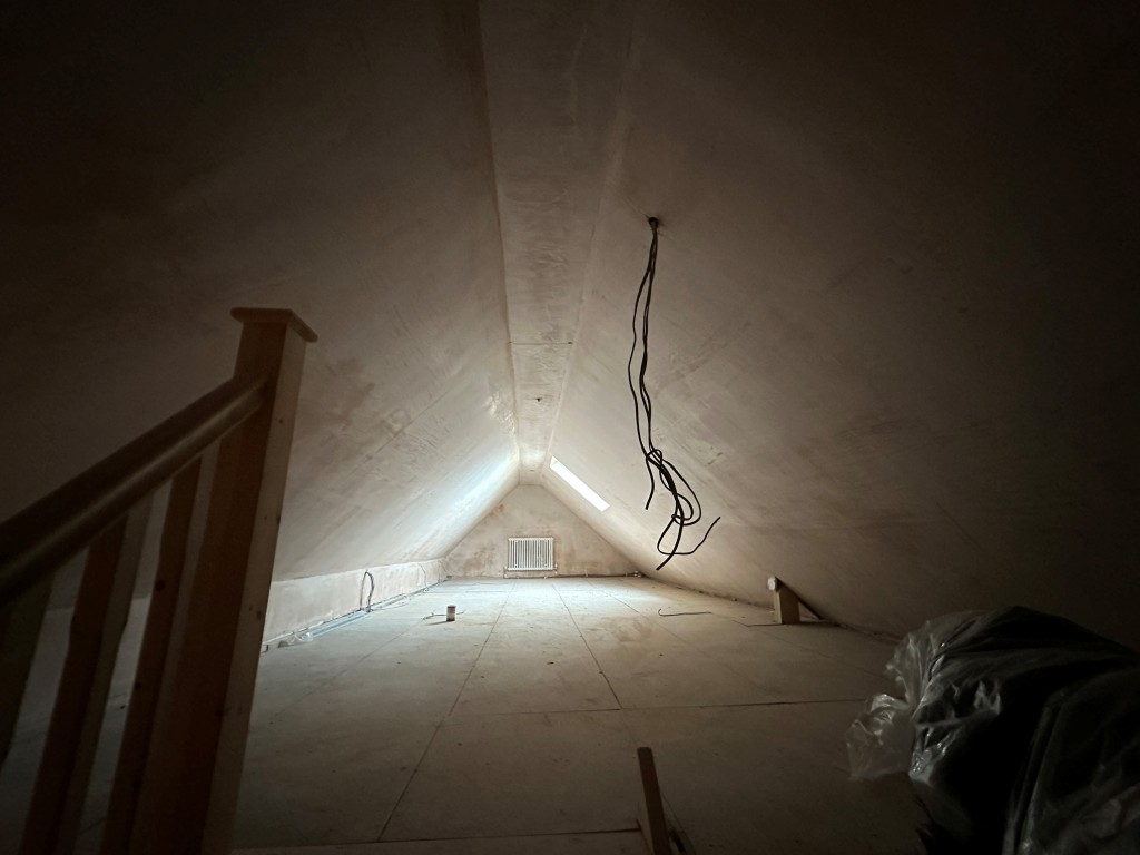 Lot: 127 - FOUR-BEDROOM DETACHED HOUSE IN NEED OF WORKS - Loft/attic space